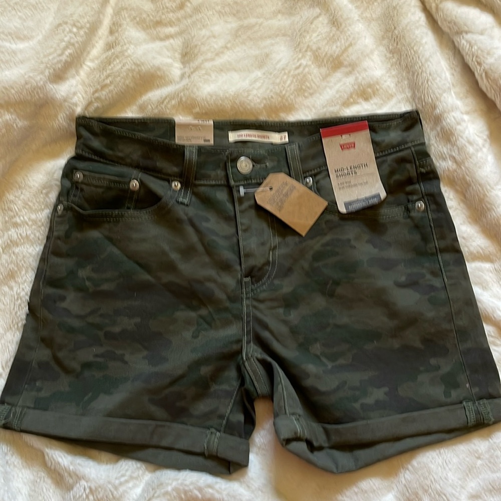Levi’s size 4 mid-length shorts. Green camo print.  NWT very on trend.